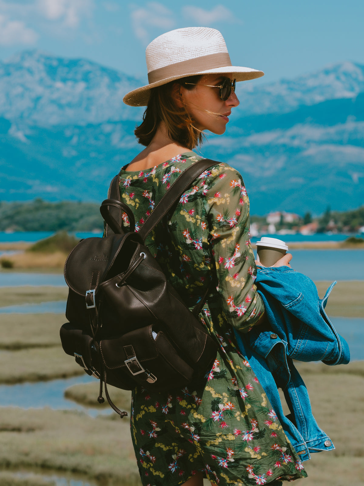 Binnenzijde van de rugzak met ruime vakken en lederen voering