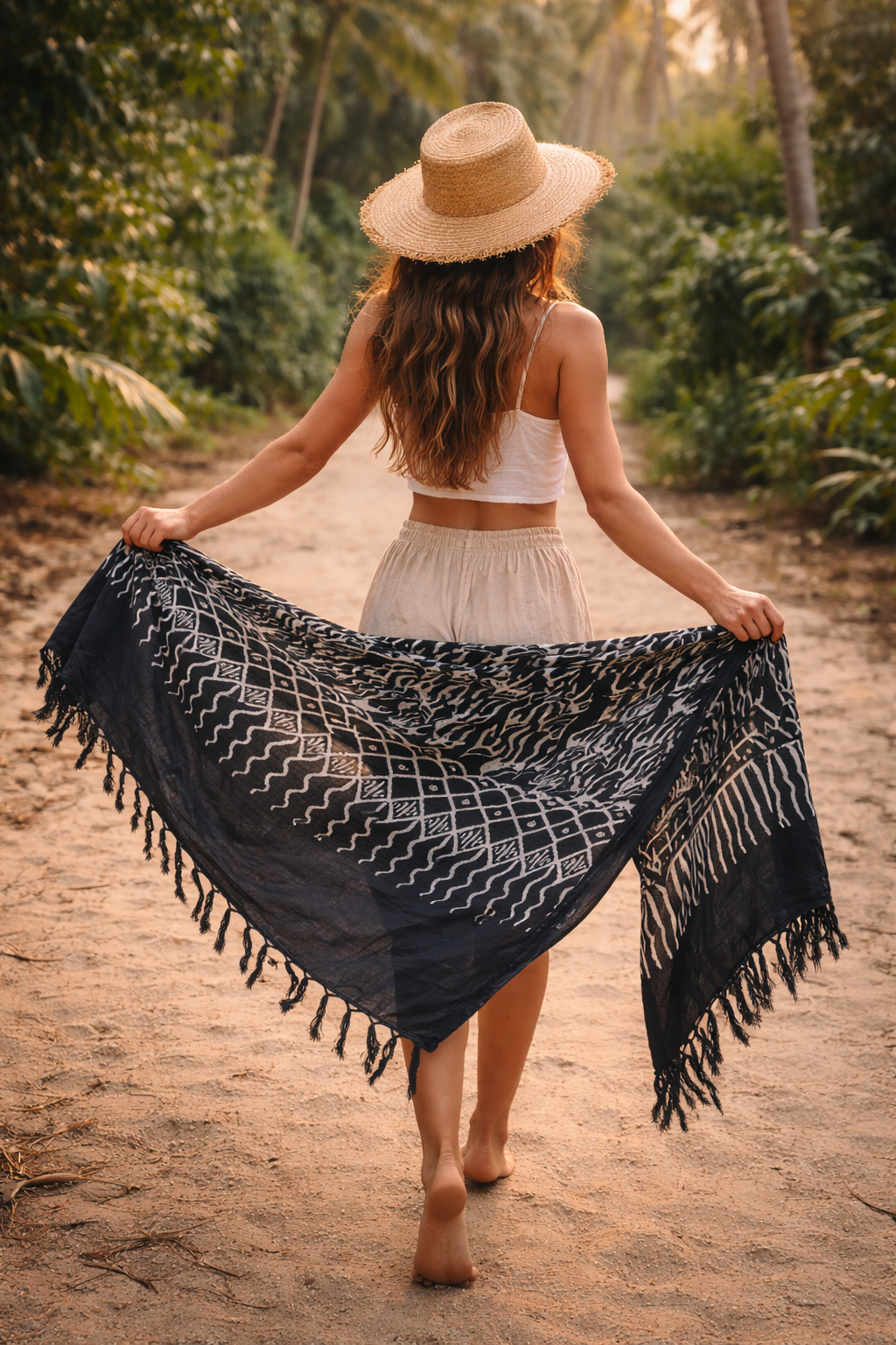 Luxe rayon sarong zwart/wit - Stijlvolle, lichte cover-up & strandhanddoek